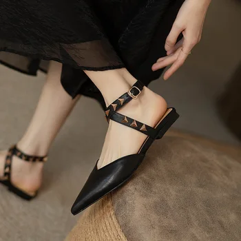 Yeni kadın Sandalet Sivri Burun Perçinler Flats Çapraz bağlı Gladyatör Sandalet Siyah Seksi Toka Kayış tasarım ayakkabı Sandalias