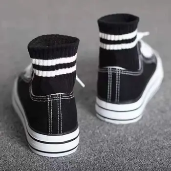 İki çubuğun Kore Versiyonu Çizgili Pamuklu Çorap Siyah ve Beyaz kadın Spor Moda Çorap